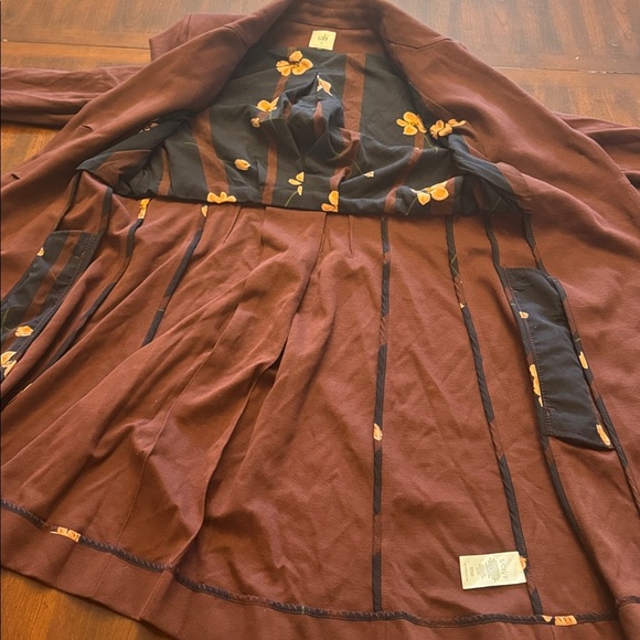 Cabi Woman’s Boss Fitted Trench Jacket - Picture 12 of 13